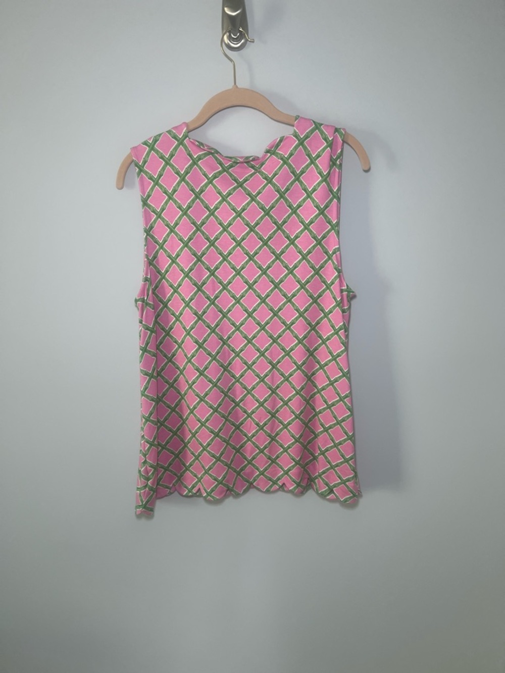 Scalloped SleevelessTop - Picture 4 of 4